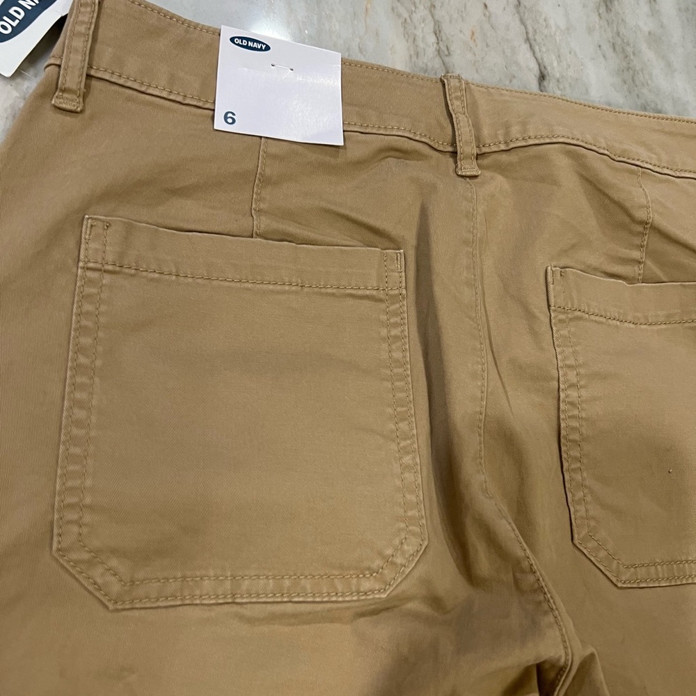 Old Navy khaki cropped pants - Picture 2 of 10
